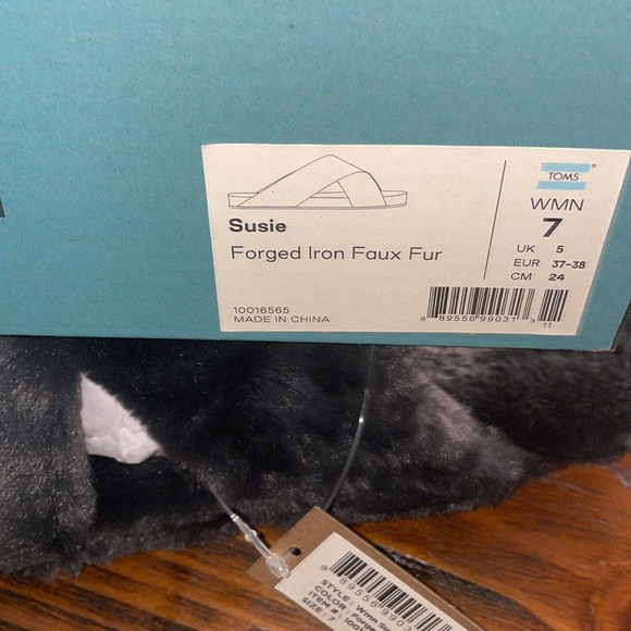 Faux fur TOMS slipper - Picture 3 of 4